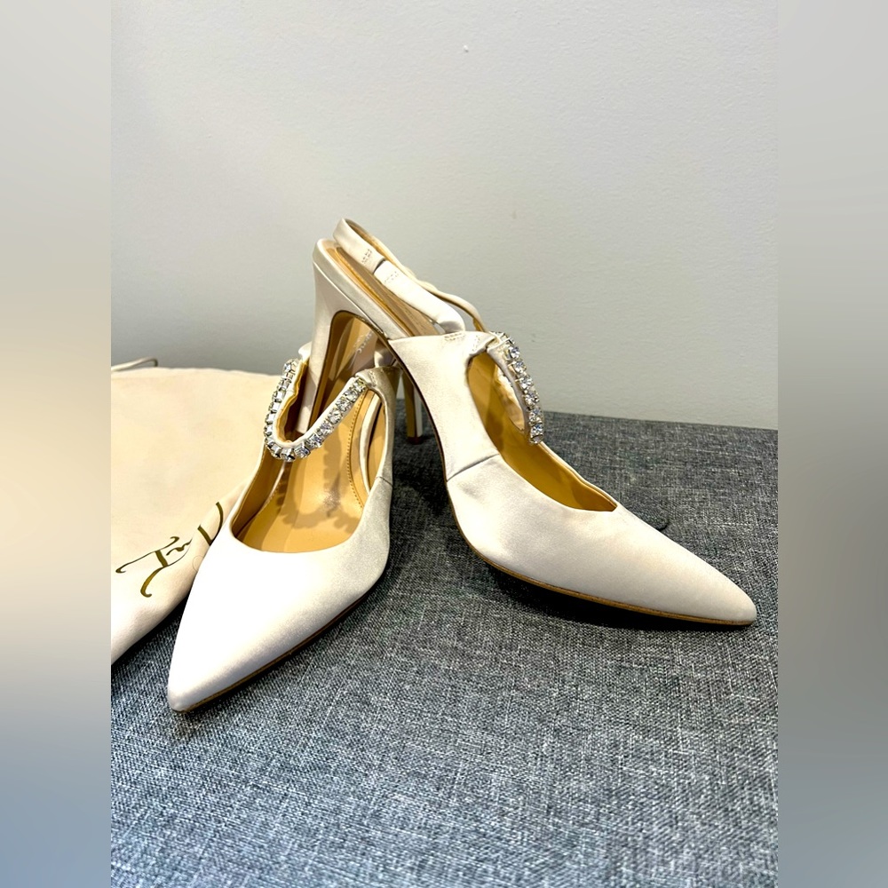 Imagine , Vince Camito Satin ivory heels